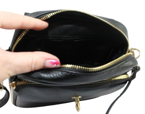 Elegancka Listonoszka POLSKA GALANTERIA Ze Skóry Naturalnej Z Ozdobną Klapką 19-68 CZARNA Elegancka Listonoszka POLSKA GALANTERIA Ze Skóry Naturalnej Z Ozdobną Klapką 19-68 CZARNA