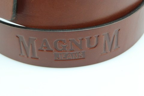 Pasek Skórzany COMPLEX (PL) Tłoczony Napis "MAGNUM" Gładki Skóra Naturalna Licowa EXTRA 40 mm Kasztanowy Pasek Skórzany COMPLEX (PL) Tłoczony Napis "MAGNUM" Gładki Skóra Naturalna Licowa EXTRA 40 mm Kasztanowy