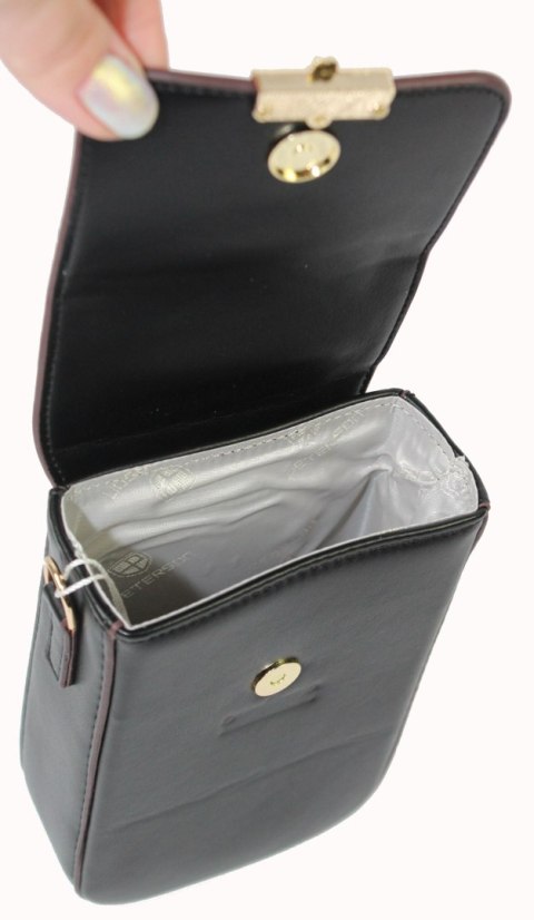 Pionowa Damska Torebka Marki Peterson Czarna Ze Złotymi Okuciami M-16 18 x 11 cm Pionowa Damska Torebka Marki Peterson Czarna Ze Złotymi Okuciami M-16 18 x 11 cm