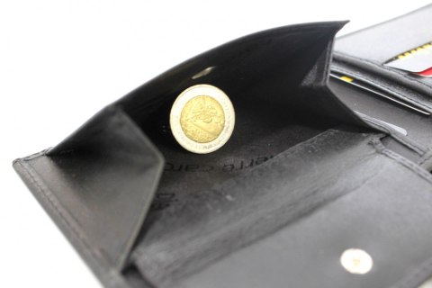 Portfel Męski Skórzany PIERRE CARDIN Skóra Licowa Duży Poziomy Bez Zapięcia Z Ozdobnym Elementem MATOWY VO02 8806 Portfel Męski Skórzany PIERRE CARDIN Skóra Licowa Duży Poziomy Bez Zapięcia Z Ozdobnym Elementem MATOWY VO02 8806