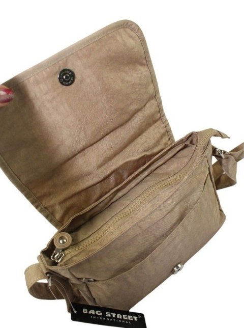 Stylowa Lekka Materiałowa Torba Pozioma Średnia Na Ramię Bag Street NR 2246 Brązowa Stylowa Lekka Materiałowa Torba Pozioma Średnia Na Ramię Bag Street NR 2246 Brązowa