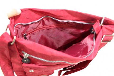 Stylowa Lekka Materiałowa Torba Średnia Kwadrat Listonoszka Na Ramię Bag Street NR 2221 CZERWONY Stylowa Lekka Materiałowa Torba Średnia Kwadrat Listonoszka Na Ramię Bag Street NR 2221 CZERWONY