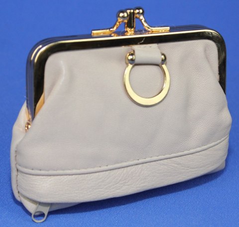 Sakiewka Uniwersalna Klamerka Skóra Naturalna ''WZÓR III'' 033 9,5 x 12 cm Sakiewka Uniwersalna Klamerka Skóra Naturalna ''WZÓR III'' 033 9,5 x 12 cm