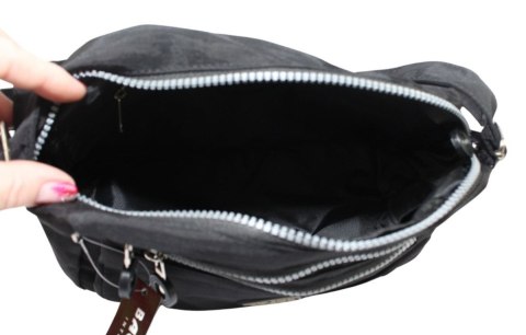 Stylowa Lekka Materiałowa Torba Kresz Wodoodporna Pozioma Średnia Na Ramię Bag Street NR 2245 CZARNY 28 x 19 x 12 [cm]